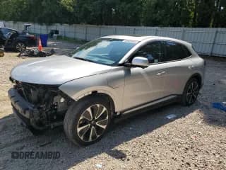 ✅ 2024 VinFast VF 8 Plus • VIN: RLLV1AFA8RH004486 • Lot: 65409365. Wystawiony na Copart z przebiegiem 2 926 mil. Bezpłatny archiwum sprzedaży aukcyjnych z USA i szczegółowy raport historii pojazdu na DreamBid. Zdjęcie 1.