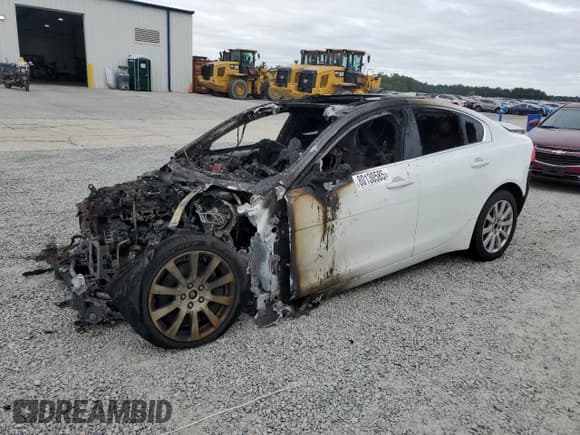 ✅ 2019 Jaguar XE 25t • VIN: SAJAS4FX8KCP51084 • Lot: 80130585. Wystawiony na Copart z przebiegiem Nie podano. Bezpłatny archiwum sprzedaży aukcyjnych z USA i szczegółowy raport historii pojazdu na DreamBid. Zdjęcie 1.