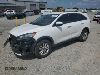 ✅ 2019 Kia Sorento LX • VIN: 5XYPG4A54KG515298 • Лот: 68207625. Опубликован ранее на Copart с пробегом 112 779 миль. Бесплатный доступ к архиву аукционных продаж из США и подробный отчёт об истории автомобиля на DreamBid. Изображение 1.