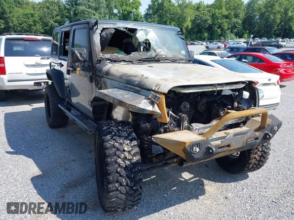 ✅ 2008 Jeep Wrangler Unlimited X • VIN: 1J4GA39148L595125 • Lot: 42617725. Wystawiony na IAAI z przebiegiem Nie podano. Bezpłatny archiwum sprzedaży aukcyjnych z USA i szczegółowy raport historii pojazdu na DreamBid. Zdjęcie 6.