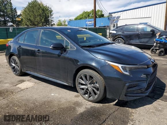 ✅ 2024 Toyota Corolla Hybrid LE • VIN: JTDBCMFE1RJ016676 • Лот: 80579695. Опубликован ранее на Copart с пробегом 28 703 миль. Бесплатный доступ к архиву аукционных продаж из США и подробный отчёт об истории автомобиля на DreamBid. Изображение 4.