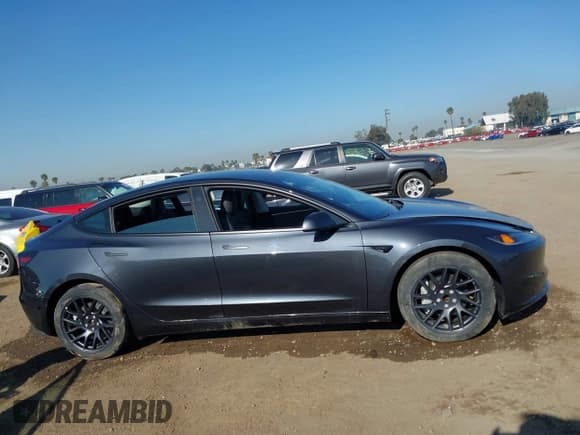 ✅ 2024 Tesla Model 3 • VIN: 5YJ3E1EAXRF724234 • Lot: 41968723. Wystawiony na IAAI z przebiegiem 6 775 mil. Bezpłatny archiwum sprzedaży aukcyjnych z USA i szczegółowy raport historii pojazdu na DreamBid. Zdjęcie 13.