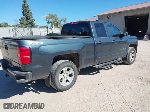 2017 Chevrolet Silverado 1500 LT z VIN 1GCVKREC8HZ178267, wystawiony jako IAAI lot #43403931 z przebiegiem 139 177 mil mil oraz . Historia ofert i sprzedaży dostępna na DreamBid. Obrazek 4.