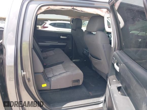 ✅ 2018 Toyota Tundra SR5 • VIN: 5TFEY5F14JX230337 • Lot: 42484026. Wystawiony na IAAI z przebiegiem 195 329 mil. Bezpłatny archiwum sprzedaży aukcyjnych z USA i szczegółowy raport historii pojazdu na DreamBid. Zdjęcie 8.