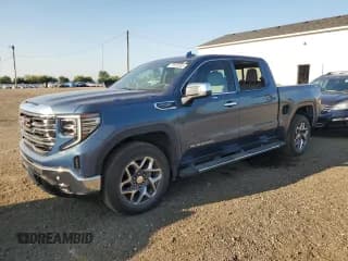 ✅ 2024 GMC Sierra 1500 SLT • VIN: 1GTUUDEDXRZ396102 • Лот: 70533365. Опубликован ранее на Copart с пробегом 18 123 миль. Бесплатный доступ к архиву аукционных продаж из США и подробный отчёт об истории автомобиля на DreamBid. Изображение 1.