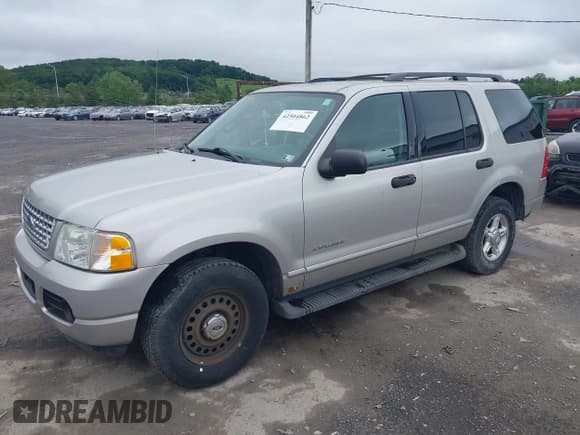 ✅ 2004 Ford Explorer XLT • VIN: 1FMDU73KX4UB18210 • Lot: 42504862. Listed on IAAI with 264,644 mi. Free auction sales archive from the USA and detailed vehicle history report at DreamBid. Image 2.
