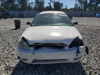 ✅ 2005 Ford Taurus SE • VIN: 1FAFP53U05A186082 • Lot: 82554775. Wystawiony na Copart z przebiegiem 204 697 mil. Bezpłatny archiwum sprzedaży aukcyjnych z USA i szczegółowy raport historii pojazdu na DreamBid. Zdjęcie 5.