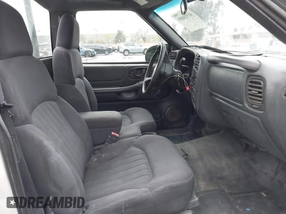 ✅ 2003 Chevrolet S-10 Work Truck • VIN: 1GCCS14X038195110 • Лот: 41916855. Опубликован ранее на IAAI с пробегом 292 349 миль. Бесплатный доступ к архиву аукционных продаж из США и подробный отчёт об истории автомобиля на DreamBid. Изображение 8.