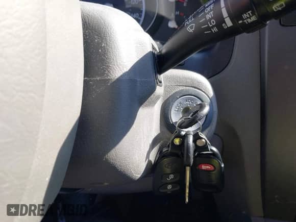 2006 Hyundai Tucson GL z VIN KM8JM72B56U324168, wystawiony jako IAAI lot #42146955 z przebiegiem 206 919 mil mil oraz . Historia ofert i sprzedaży dostępna na DreamBid. Obrazek 11.