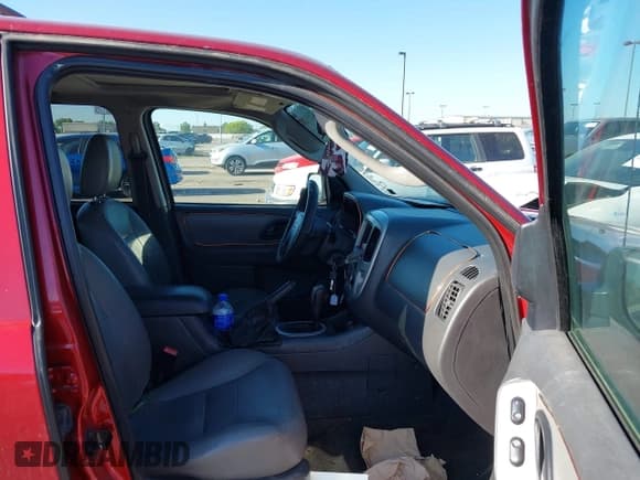 ✅ 2006 Ford Escape XLT • VIN: 1FMYU03156KB19294 • Lot: 42553287. Listed on IAAI with 128,755 mi. Free auction sales archive from the USA and detailed vehicle history report at DreamBid. Image 5.