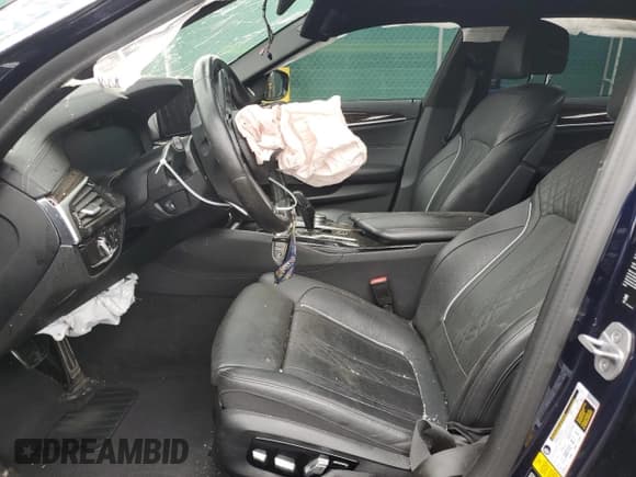 ✅ 2021 BMW 5 Series M550i xDrive • VIN: WBA13BK06MCF92030 • Lot: 66955065. Wystawiony na Copart z przebiegiem Nie podano. Bezpłatny archiwum sprzedaży aukcyjnych z USA i szczegółowy raport historii pojazdu na DreamBid. Zdjęcie 7.