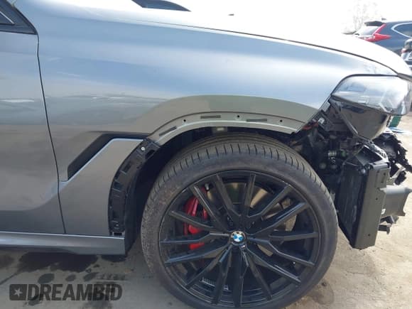 ✅ 2024 BMW X6 M60i • VIN: 5UX43EX07R9U42535 • Lot: 43089407. Wystawiony na IAAI z przebiegiem 23 838 mil. Bezpłatny archiwum sprzedaży aukcyjnych z USA i szczegółowy raport historii pojazdu na DreamBid. Zdjęcie 19.