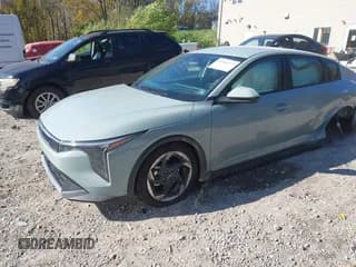 ✅ 2025 Kia K4 EX • VIN: 3KPFU4DE7SE170653 • Лот: 43544277. Опубликован ранее на IAAI с пробегом 3 896 миль. Бесплатный доступ к архиву аукционных продаж из США и подробный отчёт об истории автомобиля на DreamBid. Изображение 2.