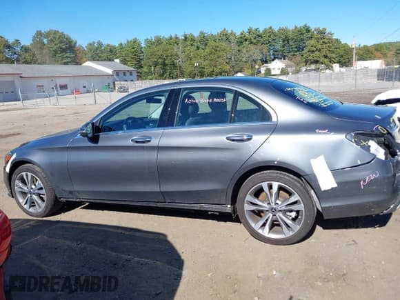 ✅ 2020 Mercedes-Benz C 300 • VIN: W1KWF8EB7LR599941 • Lot: 43403456. Wystawiony na IAAI z przebiegiem 30 245 mil. Bezpłatny archiwum sprzedaży aukcyjnych z USA i szczegółowy raport historii pojazdu na DreamBid. Zdjęcie 14.