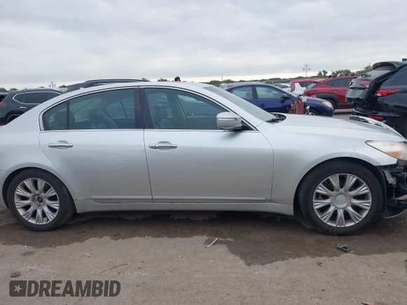 ✅ 2009 Hyundai Genesis • VIN: KMHGC46E99U024699 • Lot: 43520445. Wystawiony na IAAI z przebiegiem Nie podano. Bezpłatny archiwum sprzedaży aukcyjnych z USA i szczegółowy raport historii pojazdu na DreamBid. Zdjęcie 13.