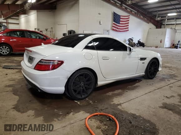 ✅ 2014 Mercedes-Benz SLK 250 • VIN: WDDPK4HA8EF092580 • Лот: 80237154. Опубликован ранее на Copart с пробегом 111 151 миль. Бесплатный доступ к архиву аукционных продаж из США и подробный отчёт об истории автомобиля на DreamBid. Изображение 3.