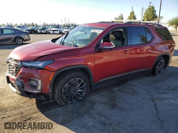 ✅ 2022 Chevrolet Traverse RS • VIN: 1GNEVJKWXNJ156215 • Lot: 86667105. Wystawiony na Copart z przebiegiem 30 515 mil. Bezpłatny archiwum sprzedaży aukcyjnych z USA i szczegółowy raport historii pojazdu na DreamBid. Zdjęcie 1.