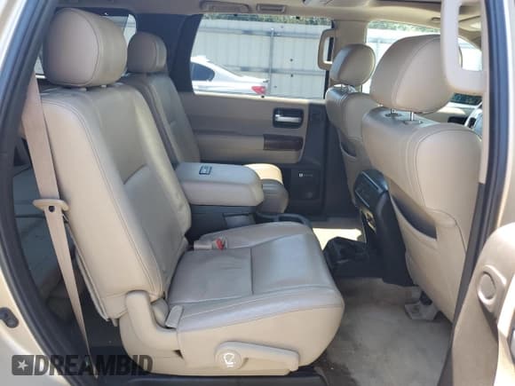 ✅ 2010 Toyota Sequoia Platinum • VIN: 5TDYY5G15AS022940 • Lot: 69270715. Listed on Copart with 221,232 mi. Free auction sales archive from the USA and detailed vehicle history report at DreamBid. Image 11.