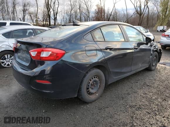 2016 Chevrolet Cruze LS z VIN 1G1BC5SM3G7260349, wystawiony jako Copart lot #67593332 z przebiegiem 98 922 mil mil oraz . Historia ofert i sprzedaży dostępna na DreamBid. Obrazek 3.