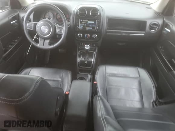 ✅ 2015 Jeep Patriot Latitude • VIN: 1C4NJRFB2FD248543 • Lot: 61010605. Wystawiony na Copart z przebiegiem 122 754 mil. Bezpłatny archiwum sprzedaży aukcyjnych z USA i szczegółowy raport historii pojazdu na DreamBid. Zdjęcie 8.