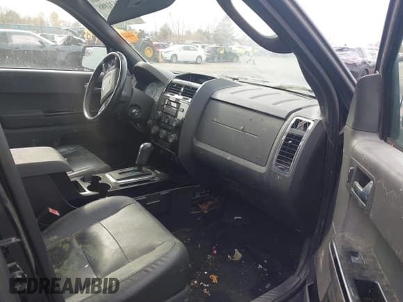 ✅ 2010 Ford Escape Limited • VIN: 1FMCU0EG5AKD38082 • Lot: 43631088. Listed on IAAI with 250,901 mi. Free auction sales archive from the USA and detailed vehicle history report at DreamBid. Image 5.