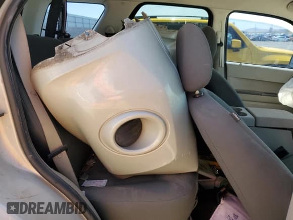 ✅ 2008 Ford Escape XLS • VIN: 1FMCU02Z08KD91921 • Lot: 51850055. Listed on Copart with 122,016 mi. Free auction sales archive from the USA and detailed vehicle history report at DreamBid. Image 11.