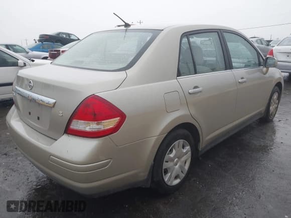 ✅ 2007 Nissan Versa SL • VIN: 3N1BC11E97L445174 • Лот: 41493406. Опубликован ранее на IAAI с пробегом 75 479 миль. Бесплатный доступ к архиву аукционных продаж из США и подробный отчёт об истории автомобиля на DreamBid. Изображение 4.