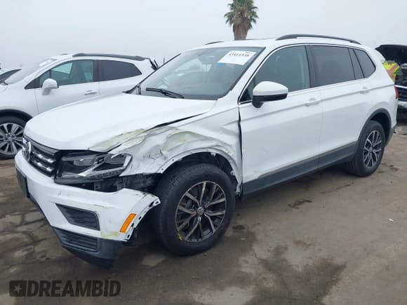 ✅ 2020 Volkswagen Tiguan SE • VIN: 3VV3B7AX3LM149775 • Lot: 43411538. Listed on IAAI with 60,891 mi. Free auction sales archive from the USA and detailed vehicle history report at DreamBid. Image 2.