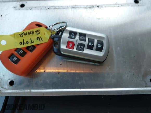 ✅ 2016 Toyota Sienna XLE • VIN: 5TDYK3DC8GS713481 • Lot: 41239824. Listed on IAAI with 176,935 mi. Free auction sales archive from the USA and detailed vehicle history report at DreamBid. Image 11.