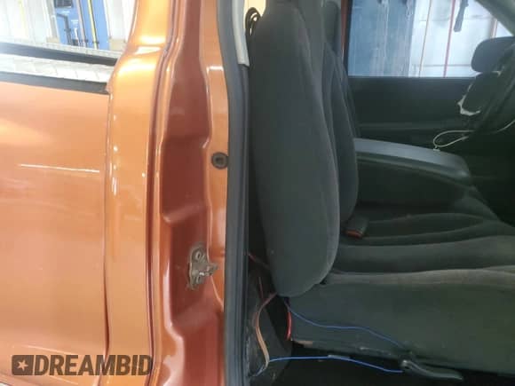 2001 Dodge Dakota Sport z VIN 1B7GG26N31S197440, wystawiony jako Copart lot #68280665 z przebiegiem Nie podano mil oraz Szkoda całkowita • Salvage title. Historia ofert i sprzedaży dostępna na DreamBid. Obrazek 10.