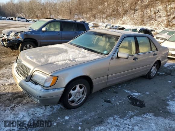 ✅ 1999 Mercedes-Benz S 320/430/500 • VIN: WDBGA33G9XA412054 • Lot: 42012105. Listed on Copart with 151,033 mi. Free auction sales archive from the USA and detailed vehicle history report at DreamBid. Image 1.