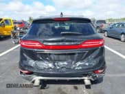 ✅ 2019 Lincoln MKC Select • VIN: 5LMCJ2C99KUL08014 • Lot: 43123646. Wystawiony na IAAI z przebiegiem 63 832 mil. Bezpłatny archiwum sprzedaży aukcyjnych z USA i szczegółowy raport historii pojazdu na DreamBid. Zdjęcie 16.