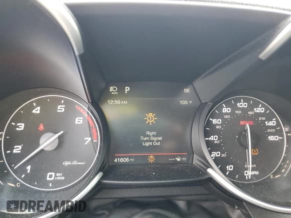 ✅ 2018 Alfa Romeo Giulia • VIN: ZARFAEDN1J7593067 • Лот: 61043475. Опубликован ранее на Copart с пробегом 41 606 миль. Бесплатный доступ к архиву аукционных продаж из США и подробный отчёт об истории автомобиля на DreamBid. Изображение 9.