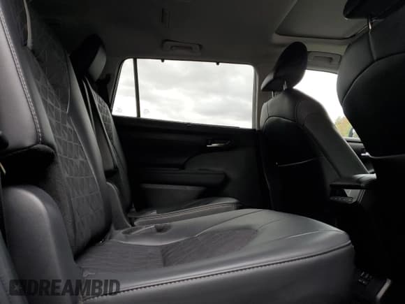 ✅ 2024 Toyota Highlander Hybrid XLE • VIN: 5TDKBRCH7RS625577 • Lot: 90079415. Wystawiony na Copart z przebiegiem 36 663 mil. Bezpłatny archiwum sprzedaży aukcyjnych z USA i szczegółowy raport historii pojazdu na DreamBid. Zdjęcie 11.