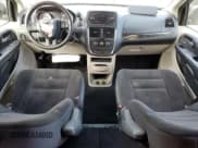 ✅ 2019 Dodge Grand Caravan SE Plus • VIN: 2C4RDGBG8KR745702 • Lot: 80175955. Wystawiony na Copart z przebiegiem 215 819 mil. Bezpłatny archiwum sprzedaży aukcyjnych z USA i szczegółowy raport historii pojazdu na DreamBid. Zdjęcie 8.