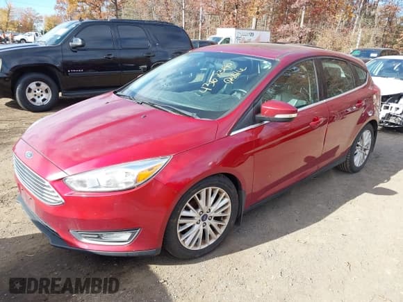 ✅ 2016 Ford Focus Titanium • VIN: 1FADP3N29GL318464 • Lot: 43623140. Wystawiony na IAAI z przebiegiem 144 650 mil. Bezpłatny archiwum sprzedaży aukcyjnych z USA i szczegółowy raport historii pojazdu na DreamBid. Zdjęcie 2.