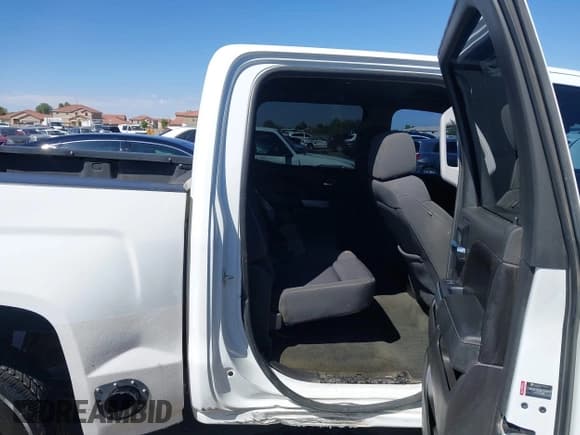 ✅ 2016 Chevrolet Silverado 1500 LT • VIN: 3GCUKREC4GG275783 • Lot: 43207524. Wystawiony na IAAI z przebiegiem 200 808 mil. Bezpłatny archiwum sprzedaży aukcyjnych z USA i szczegółowy raport historii pojazdu na DreamBid. Zdjęcie 8.