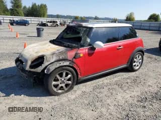 2010 MINI Hardtop с VIN WMWMF3C52ATZ21982, выставлен на аукционе Copart как лот 81044735 с пробегом Не указан миль и Списание • Salvage title. История ставок и продаж доступна на DreamBid. Изображение 1.