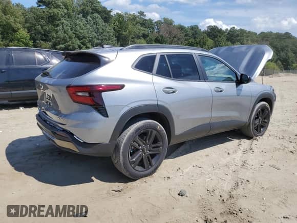 2024 Chevrolet Trax ACTIV с VIN KL77LKE24RC226952, выставлен на аукционе Copart как лот 71319695 с пробегом 15 561 миль миль и Списание • Salvage title. История ставок и продаж доступна на DreamBid. Изображение 3.