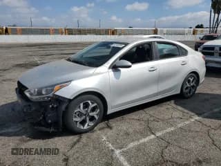 ✅ 2021 Kia Forte LXS • VIN: 3KPF24AD8ME367402 • Лот: 80245205. Опубликован ранее на Copart с пробегом 53 331 миль. Бесплатный доступ к архиву аукционных продаж из США и подробный отчёт об истории автомобиля на DreamBid. Изображение 1.