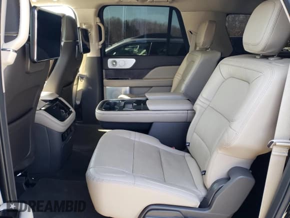 ✅ 2022 Lincoln Navigator Reserve • VIN: 5LMJJ3LT7NEL12067 • Lot: 47439155. Listed on Copart with 37,485 mi. Free auction sales archive from the USA and detailed vehicle history report at DreamBid. Image 11.