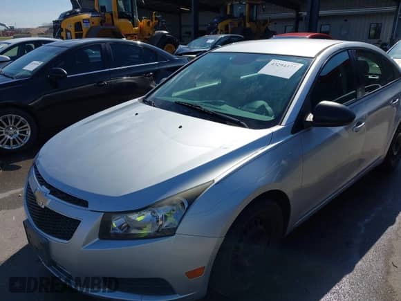 2013 Chevrolet Cruze LS z VIN 1G1PA5SH5D7145164, wystawiony jako IAAI lot #43294377 z przebiegiem 191 872 mil mil oraz . Historia ofert i sprzedaży dostępna na DreamBid. Obrazek 6.