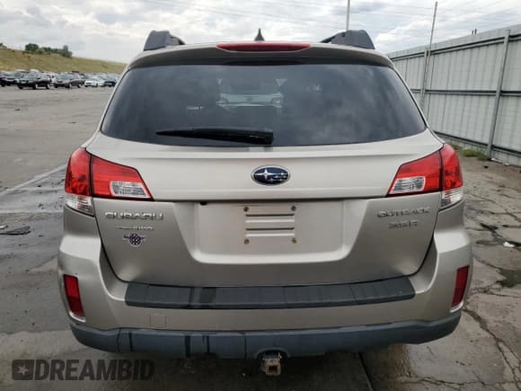 ✅ 2014 Subaru Outback Limited • VIN: 4S4BRDLC9E2213483 • Lot: 65288085. Listed on Copart with 131,100 mi. Free auction sales archive from the USA and detailed vehicle history report at DreamBid. Image 6.