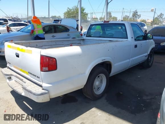 ✅ 2000 Chevrolet S-10 LS • VIN: 1GCCS14W5Y8198860 • Лот: 42696217. Опубликован ранее на IAAI с пробегом 150 213 миль. Бесплатный доступ к архиву аукционных продаж из США и подробный отчёт об истории автомобиля на DreamBid. Изображение 4.