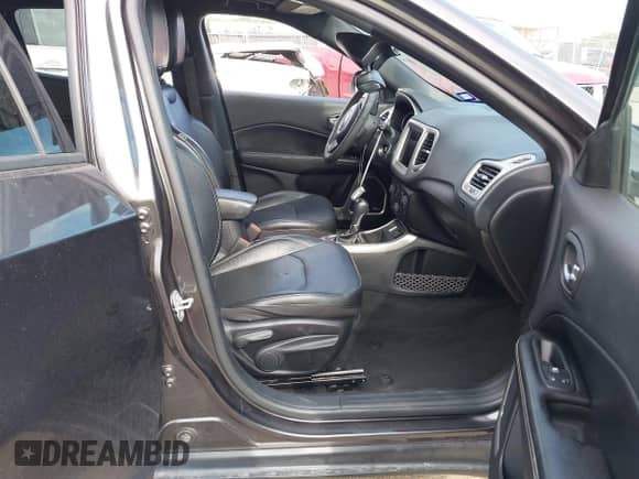 2021 Jeep Compass 80th Anniversary z VIN 3C4NJCEB0MT604218, wystawiony jako IAAI lot #42316107 z przebiegiem 73 743 mil mil oraz . Historia ofert i sprzedaży dostępna na DreamBid. Obrazek 5.