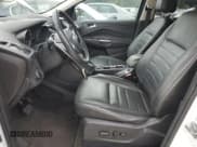 ✅ 2015 Ford Escape Titanium • VIN: 1FMCU0J92FUA87685 • Lot: 90396065. Wystawiony na Copart z przebiegiem 216 520 mil. Bezpłatny archiwum sprzedaży aukcyjnych z USA i szczegółowy raport historii pojazdu na DreamBid. Zdjęcie 7.