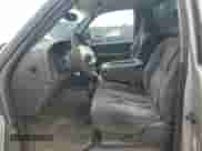 2004 Chevrolet Silverado 1500 LS z VIN 1GCEC14T54E186571, wystawiony jako Copart lot #60991645 z przebiegiem 308 569 mil mil oraz Szkoda całkowita • Salvage title. Historia ofert i sprzedaży dostępna na DreamBid. Obrazek 7.