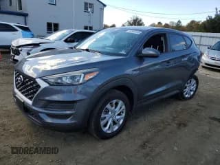 ✅ 2019 Hyundai Tucson SE • VIN: KM8J2CA43KU027802 • Lot: 82689135. Wystawiony na Copart z przebiegiem 63 736 mil. Bezpłatny archiwum sprzedaży aukcyjnych z USA i szczegółowy raport historii pojazdu na DreamBid. Zdjęcie 1.