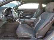 ✅ 2020 Chevrolet Camaro 1LS • VIN: 1G1FA1RX7L0104902 • Lot: 85397525. Wystawiony na Copart z przebiegiem 74 776 mil. Bezpłatny archiwum sprzedaży aukcyjnych z USA i szczegółowy raport historii pojazdu na DreamBid. Zdjęcie 7.