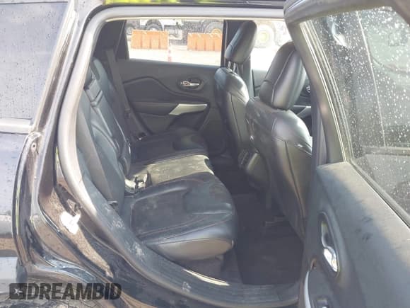 ✅ 2017 Jeep Cherokee Trailhawk • VIN: 1C4PJMBB5HW581070 • Лот: 42783250. Опубликован ранее на IAAI с пробегом 171 128 миль. Бесплатный доступ к архиву аукционных продаж из США и подробный отчёт об истории автомобиля на DreamBid. Изображение 8.